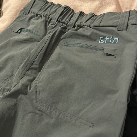Men’s Stio Grey Technical Shorts Size Sm. - Picture 4 of 4